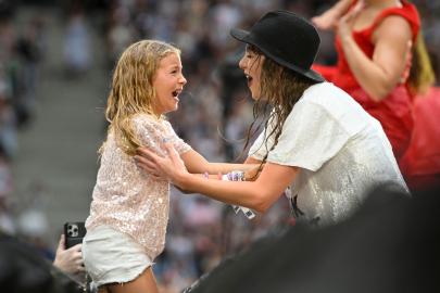 How Does Taylor Swift Decide Who Gets Her ‘22’ Hat During the Eras Tour?