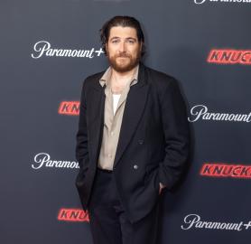 Adam Pally Reveals the Sign Stephen Curry Sent Him at the Olympics