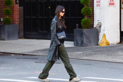 Shopper's Love Emily Ratajkowski's Go-To New Balance Sneakers