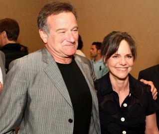 Sally Field Recalls How 'Mrs. Doubtfire' Costar Robin Williams Helped After Her Father’s Death