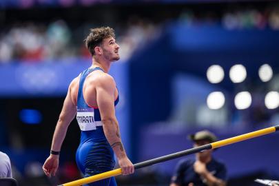 Olympic Pole Vaulter Anthony Ammirati Jokes About 'Buzz' of Viral Bulge