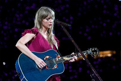 Swarovski Gifts Necklaces to Vienna Taylor Swift Fans After Canceled Concerts