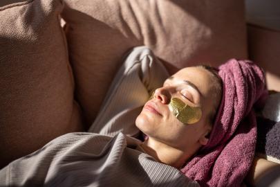 Red Eye Flight? These Gold Eye Masks Will Help You Feel Fresh When You Land