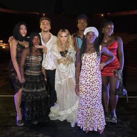 Madonna Shares Rare Photo With All 6 of Her Kids Madonna Shares Rare Photo With All 6 of Her Kids