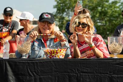 Donna Kelce Made Friendship Bracelets With Celebs at Chiefs Tailgate