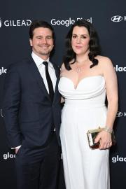 Jason Ritter Changes His Go-To Karaoke Song if Melanie Lynskey Is There