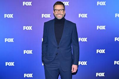 Joel McHale Left Apple Watch on a Plane, Gives Out 3 Guesses for Passcode