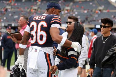 Simone Biles Gives Husband Jonathan Owens Sideline Kiss Before Game