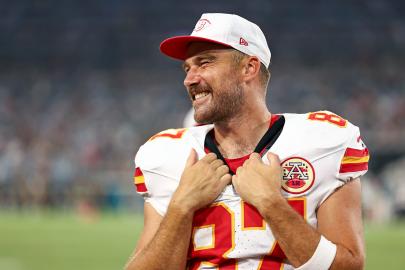 5 Hot Stories: Travis Kelce's Sexy Advice, Pregnant Gisele Steps Out