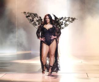 Ashley Graham Shows Off Her Curves in Victoria’s Secret Fashion Show Debut