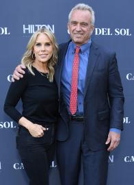 Cheryl Hines Reveals Secrets to RFK Jr. Marriage, Dealing With 'Rumors'