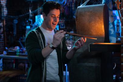 An OG Cast Member Returns in 'Wizards Beyond Waverly Place' Exclusive Clip
