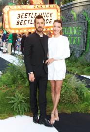 Justin Theroux and Nicole Brydon Planning ‘Small and Intimate’ Wedding