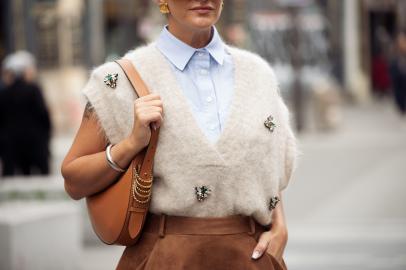 13 Loose-Fitting Sweater Vests That Add a Touch of Sophistication To Fall Ensembles