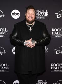 Jelly Roll Shows Off Workouts and Says Fans Won't 'Recognize' Him Soon