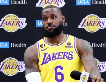 LeBron James Questions Lakers Traveling to Milwaukee for 1 Preseason Game