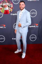 Travis Kelce Jokes About 1st Touchdown of the Season: 'What Do I Do Now?'