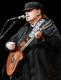 Singer Matthew Sweet Suffers 'Debilitating' Stroke on Tour With Hanson