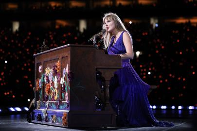 Taylor Swift Beams Singing About Someone Who Will 'Treat Me Well’