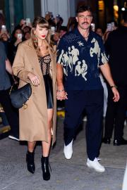 Travis Kelce Comments on Photo From NYC Date Night With Taylor Swift