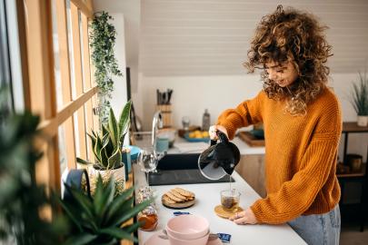 This Herbal Remedy Is Our Wellness Hack for Cold Season