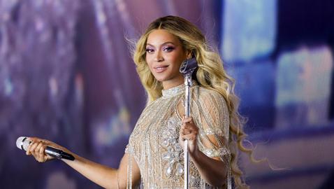 Beyonce Wore a Pair of 90s-Style Jeans You Can Find on Amazon