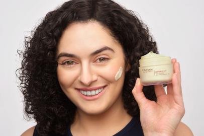 This Bestselling Anti-Wrinkle Cream Has Reviewers Looking Younger 