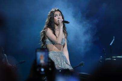 Olivia Rodrigo Takes Hard Fall Into Hole on Stage at Melbourne Concert