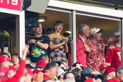 5 Hot Stories: Chiefs Exec Denies Taylor Swift Rumor, CMAs Red Carpet