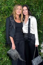 Courteney Cox Reveals Jennifer Aniston Kept Tons of Clothes From 'Friends'