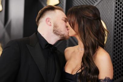 The 7 Stages of Getting Into a Celebrity Saga or Phenomenon