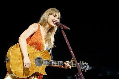 Taylor Swift Gets Apology From Billboard Over Nude Waxwork ‘Error’