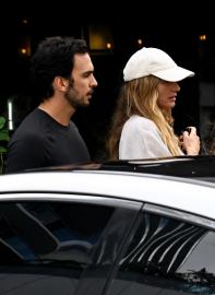 Pregnant Gisele Bundchen and Boyfriend Joaquim Valente Enjoy Lunch Date