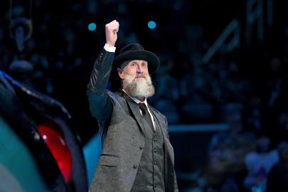 NHL's Joe Thornton Welcomed Homeless Woman and Kids to Live With Him