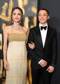 5 Hot Stories: Angelina Jolie Poses With Son Knox, 'One Tree Hill' Death