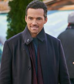 Ian Harding Reveals Why He Doesn’t Decorate for Christmas Until December 23