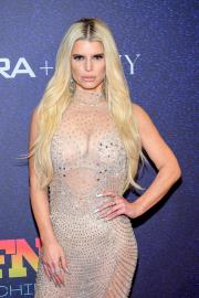 Jessica Simpson Marks 7 Years Being Alcohol-Free With Touching Post