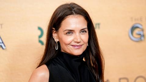 Katie Holmes's Comfy Rich Mom Sneaker Look is Just $31 on Amazon