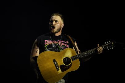 Zach Bryan Yells at Crowd to Not 'Throw S--t' At His Concert in Washington