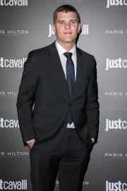 Chris Zylka Facing Multiple Felony Charges After Cops Altercation: Report