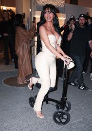 Kim Kardashian Sets a New ‘Trend’ With High Heel-Shaped Cast