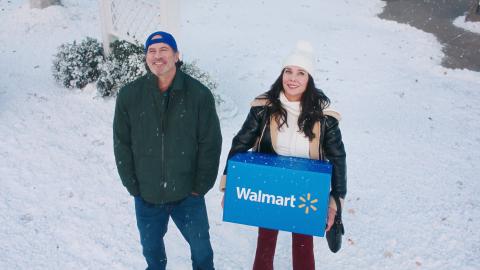 Gilmore Girls' Lorelai and Luke Reunite for the Holidays: Watch