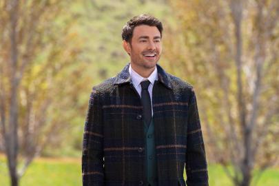 Hallmark Star Jonathan Bennett Admits He Doesn’t Decorate for Christmas