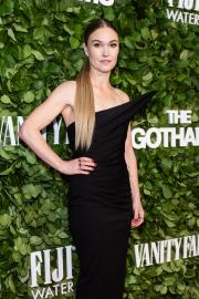 Julia Stiles Is ‘Grateful’ for Fame But Admits ‘It Can Be a Little Scary’