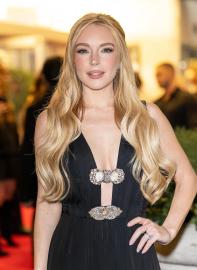 So This Is How Lindsay Lohan Gets Her Skin So Glowy
