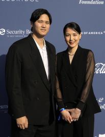 Los Angeles Dodgers' Shohei Ohtani and Wife Mamiko Are Expecting 1st Baby