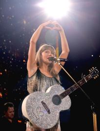 Taylor Swift Visits Children’s Hospital in Kansas City Ahead of Birthday