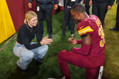 Commanders’ Jeremy Reaves Proposes to Girlfriend on the Field After Win