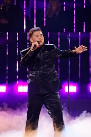 Who Is Sofronio Vasquez? Meet The Voice Season 26 Finalist on Team Buble