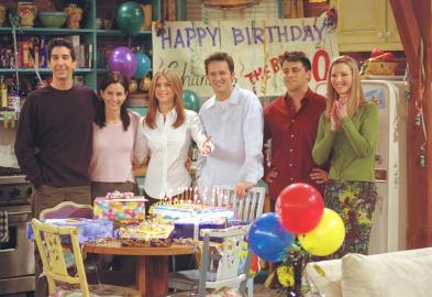 Lisa Kudrow Says 'Friends' Cast Only Met for Dinner Once After Show Ended